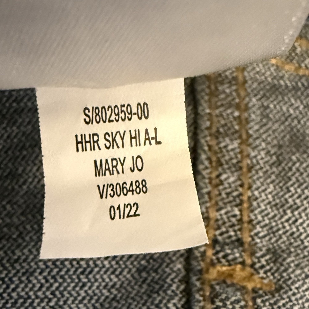 Old Navy Sky Hi A Line Jean Shorts Sz 6 Raw Hem Button Fly 2 Pair Lot Denim Blue - Picture 13 of 15